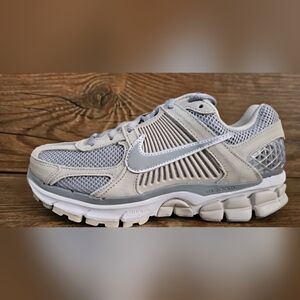 Nike Air Zoom Vomero 5 Mens Size 10 Light Orewood Brown White HF1553 101